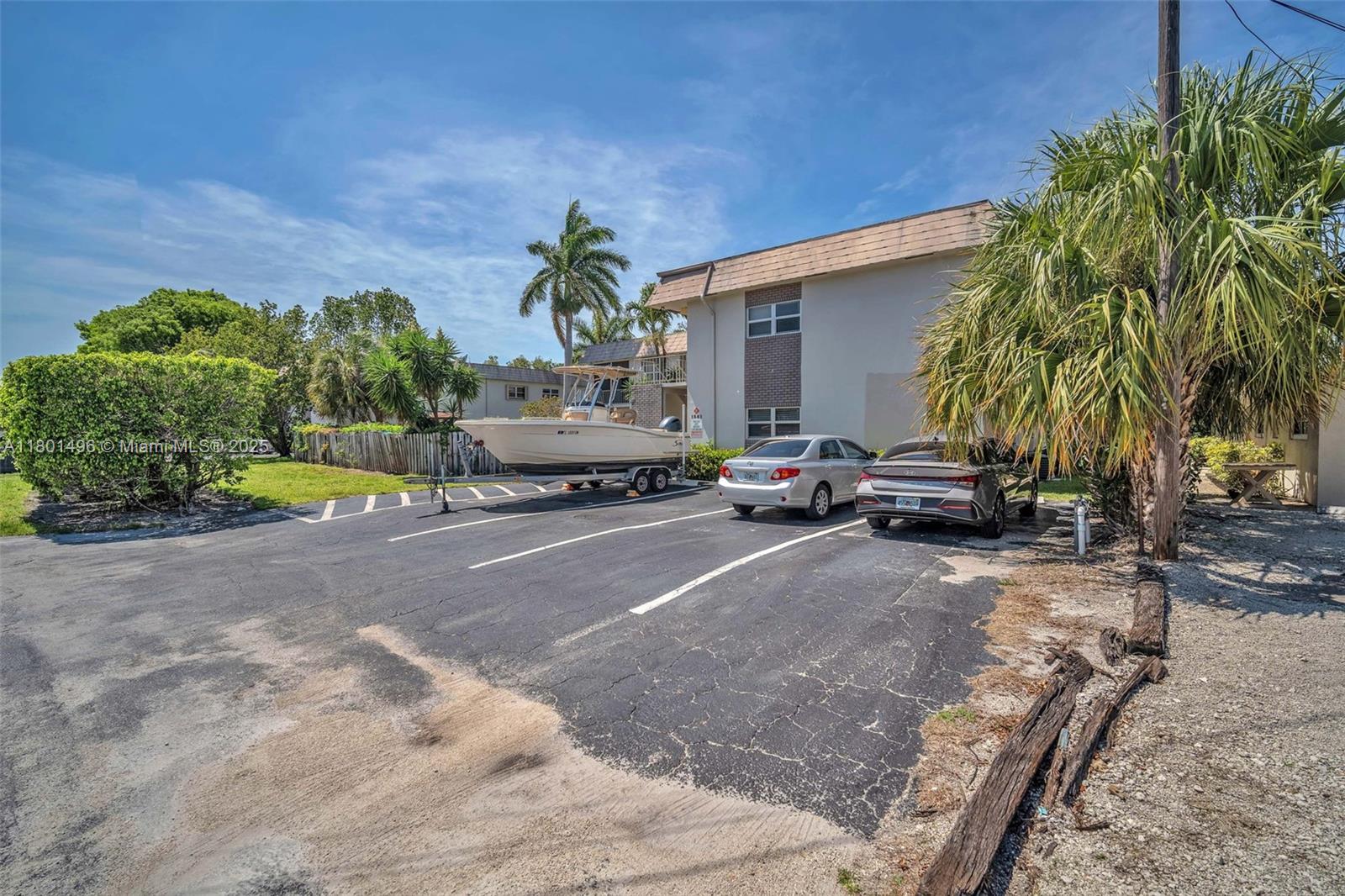 OAKLAND EAST MANORS CONDO - Residential