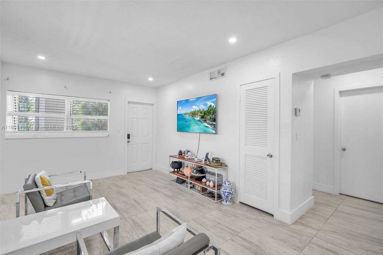 OAKLAND EAST MANORS CONDO - Residential