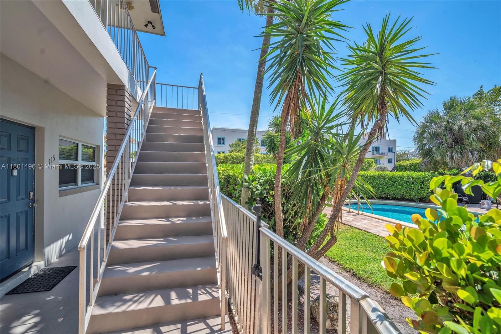OAKLAND EAST MANORS CONDO - Residential