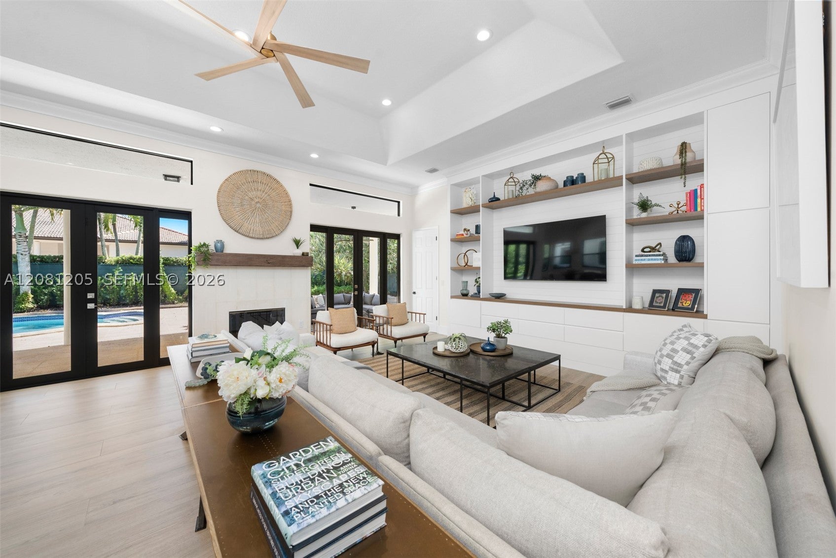 7250 SW 99th St, Pinecrest, FL, 33156/$4,050,000 1 7250 SW 99th St