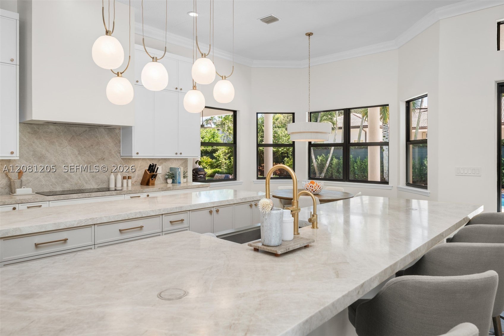7250 SW 99th St, Pinecrest, FL, 33156/$4,050,000 3 7250 SW 99th St