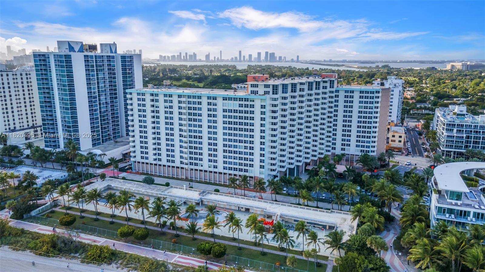 2899 Collins Ave 702
