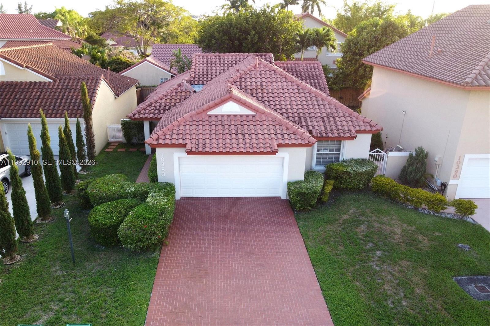 DORAL DUNES 1ST ADDN - Residential Lease