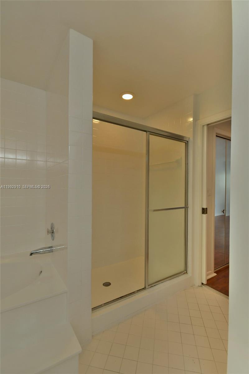 DORAL DUNES 1ST ADDN - Residential Lease