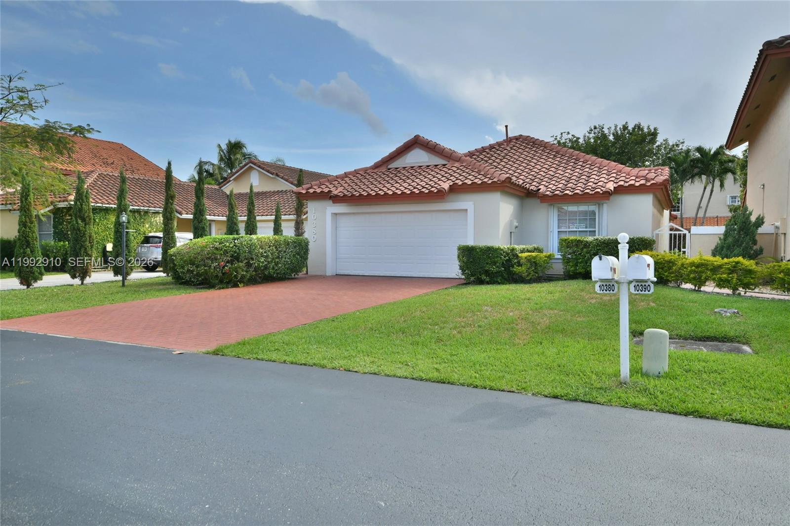 DORAL DUNES 1ST ADDN - Residential Lease