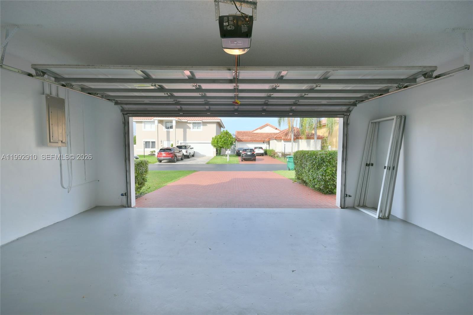 DORAL DUNES 1ST ADDN - Residential Lease