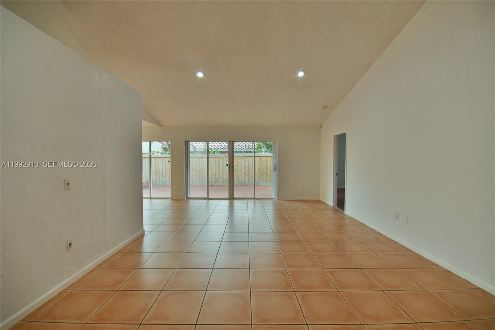 DORAL DUNES 1ST ADDN - Residential Lease