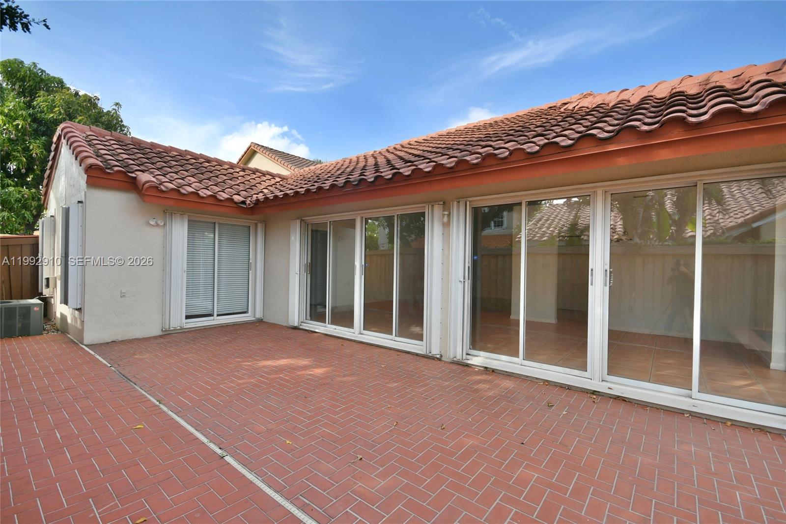 DORAL DUNES 1ST ADDN - Residential Lease