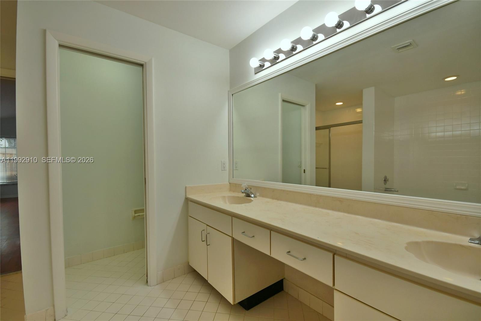 DORAL DUNES 1ST ADDN - Residential Lease