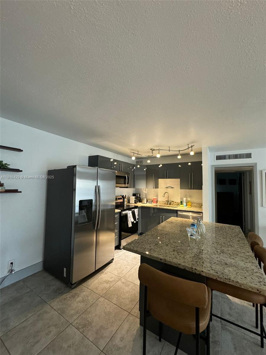 ESTATES OF SOUTH PALM BEA - Residential Lease