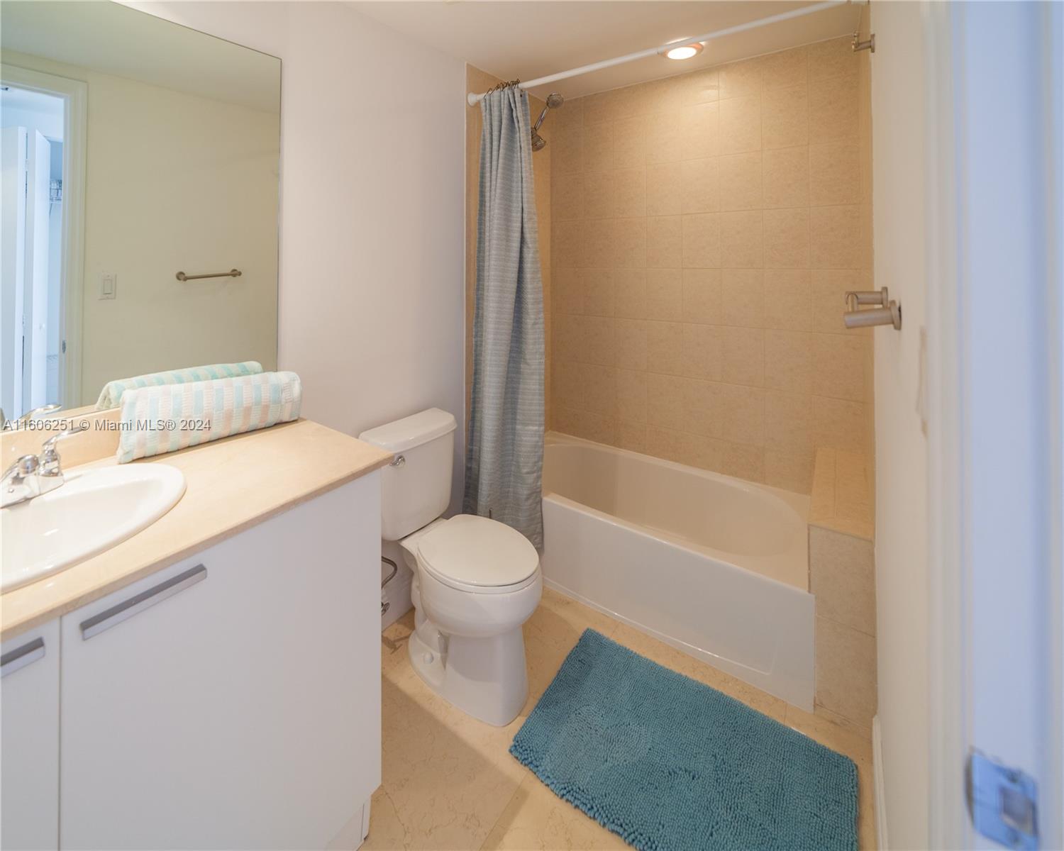 LA PERLA CONDO - Residential Lease