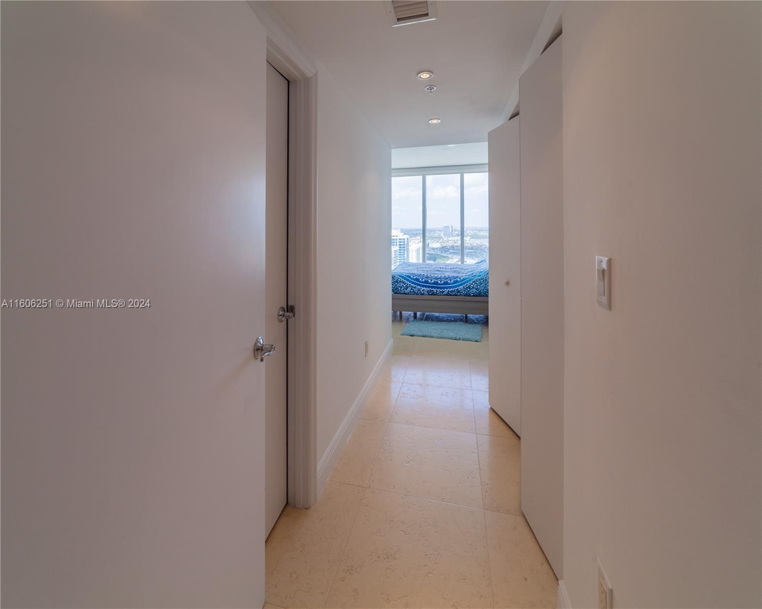 LA PERLA CONDO - Residential Lease