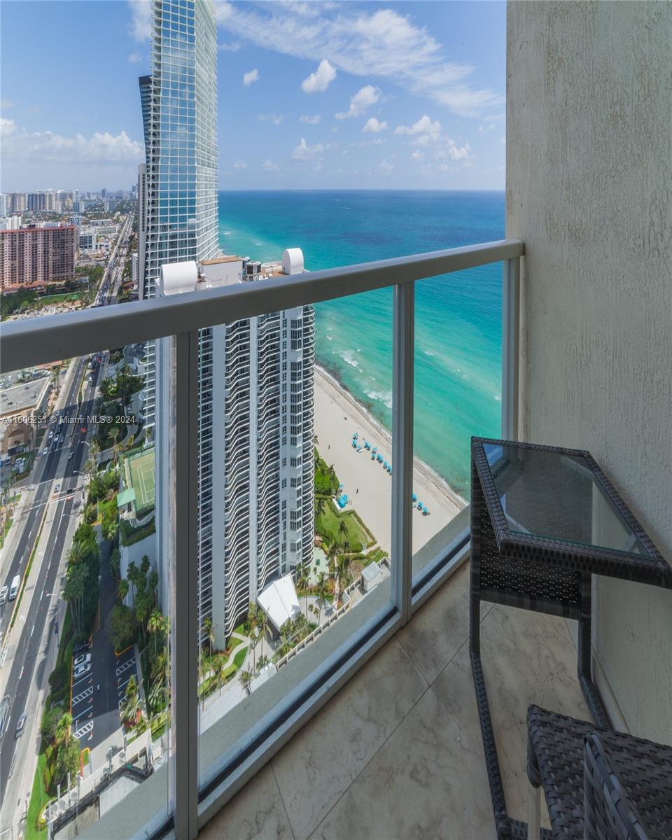 LA PERLA CONDO - Residential Lease