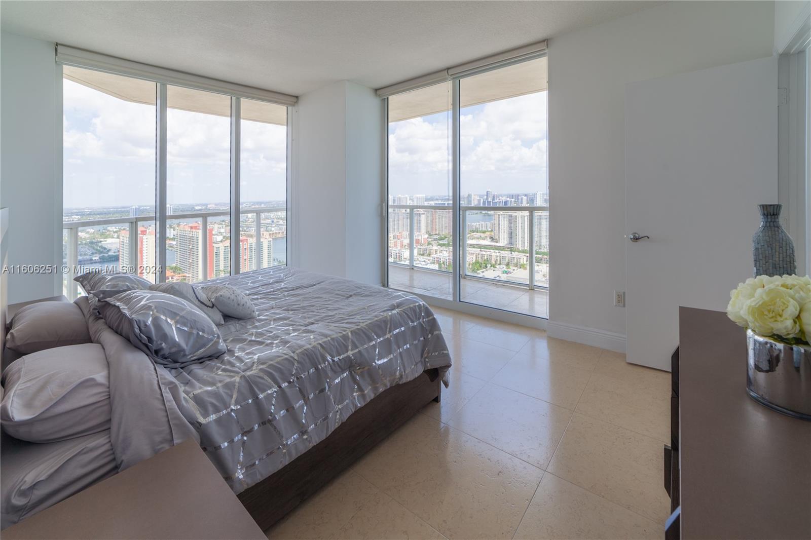 LA PERLA CONDO - Residential Lease