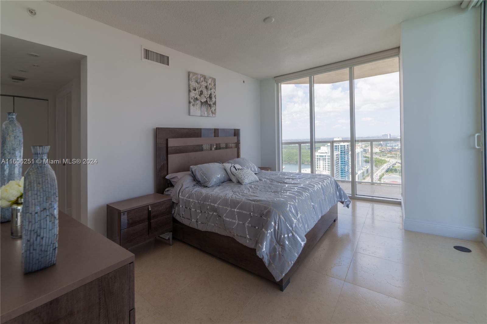 LA PERLA CONDO - Residential Lease