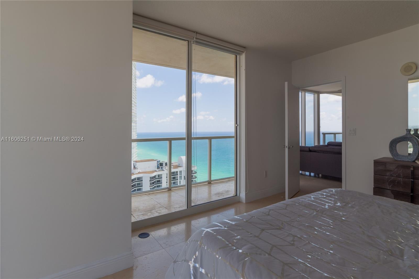 LA PERLA CONDO - Residential Lease