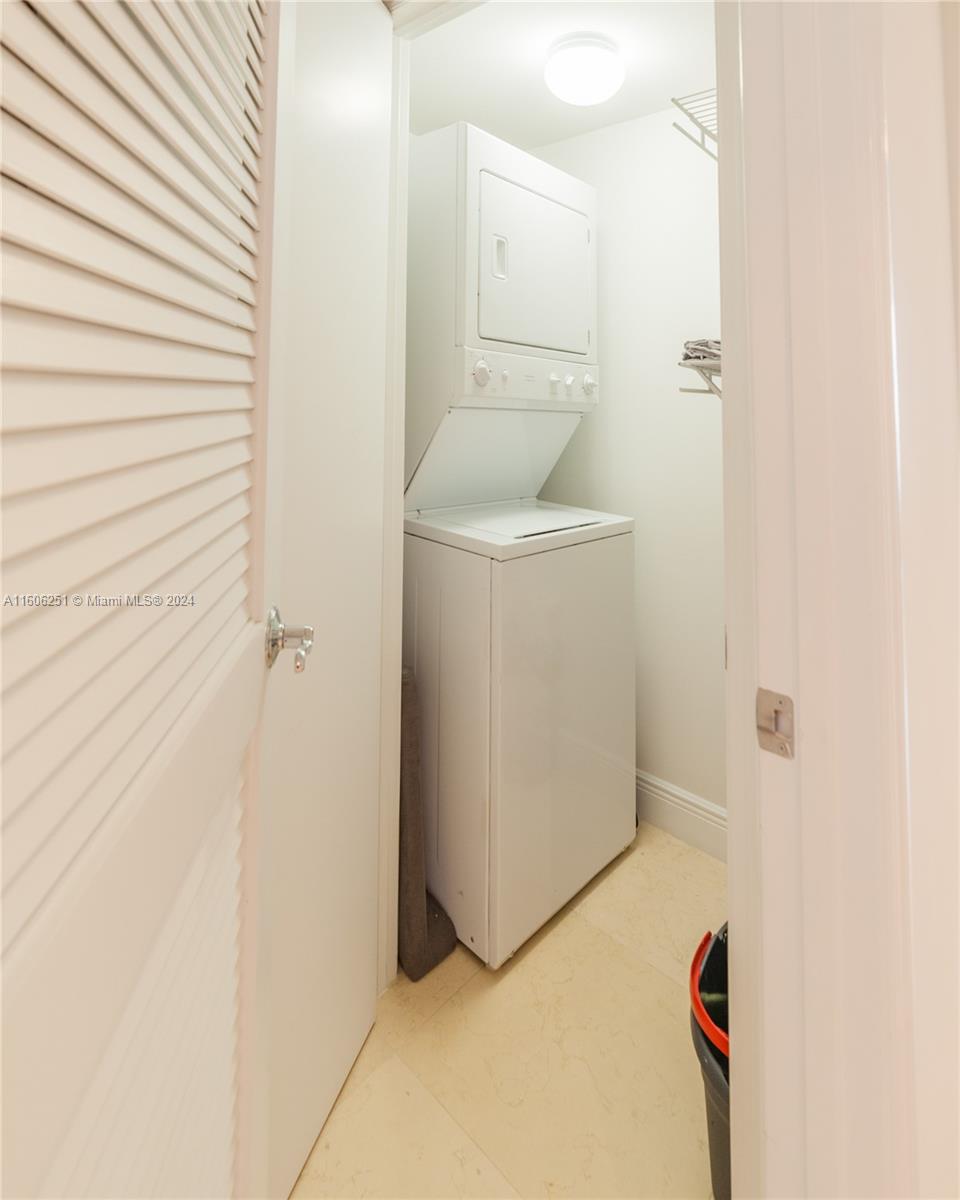 LA PERLA CONDO - Residential Lease