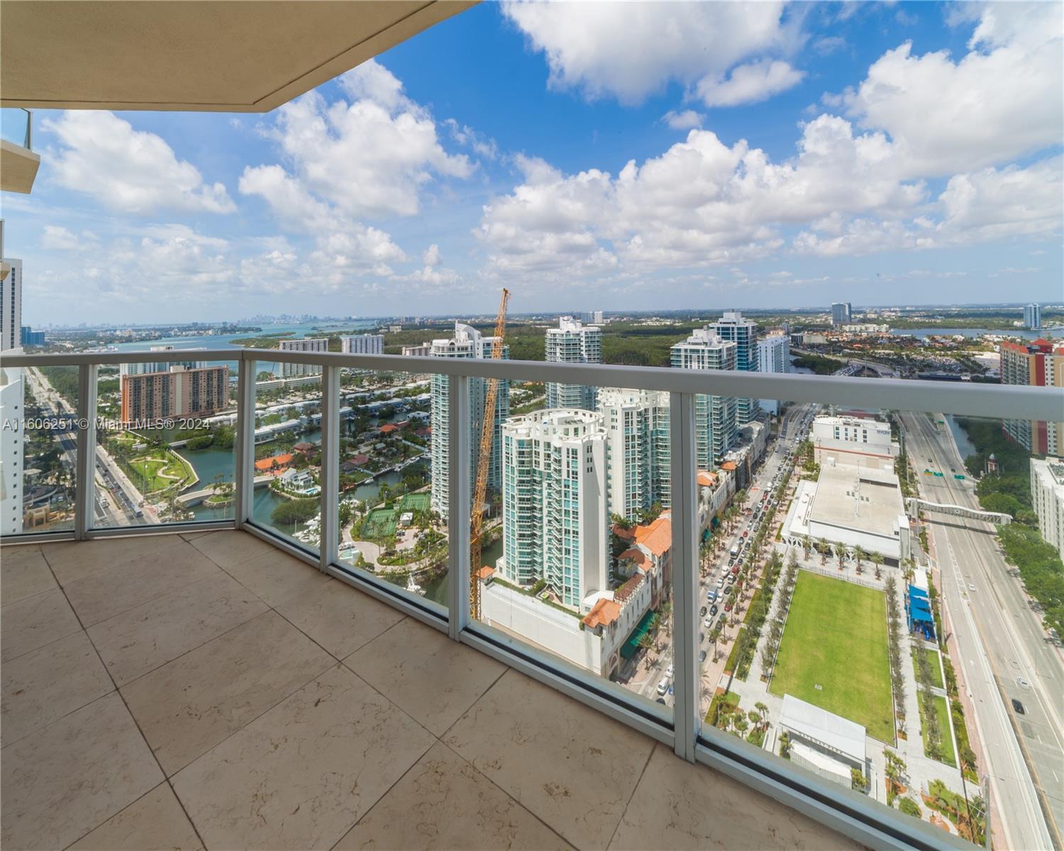 LA PERLA CONDO - Residential Lease