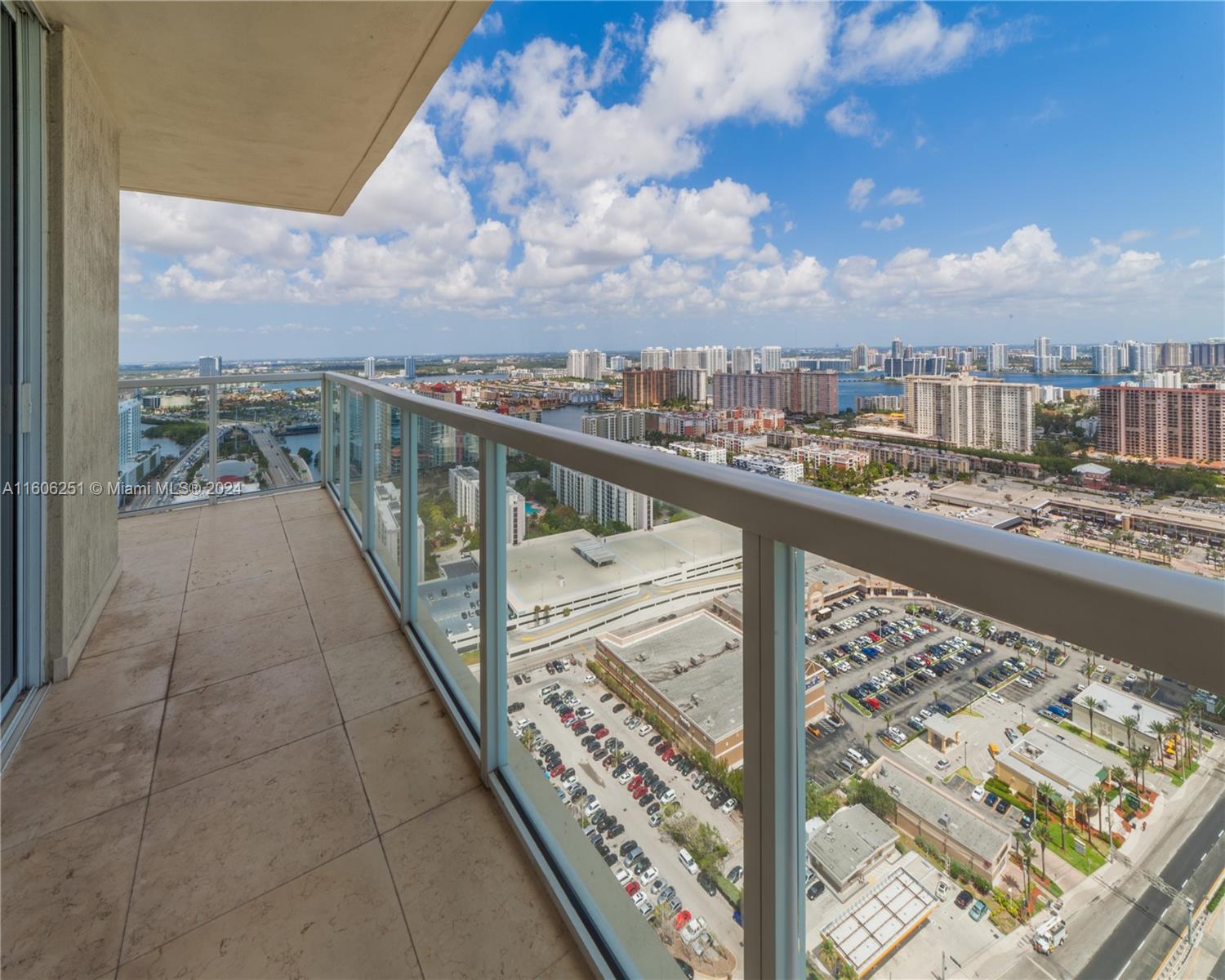 LA PERLA CONDO - Residential Lease