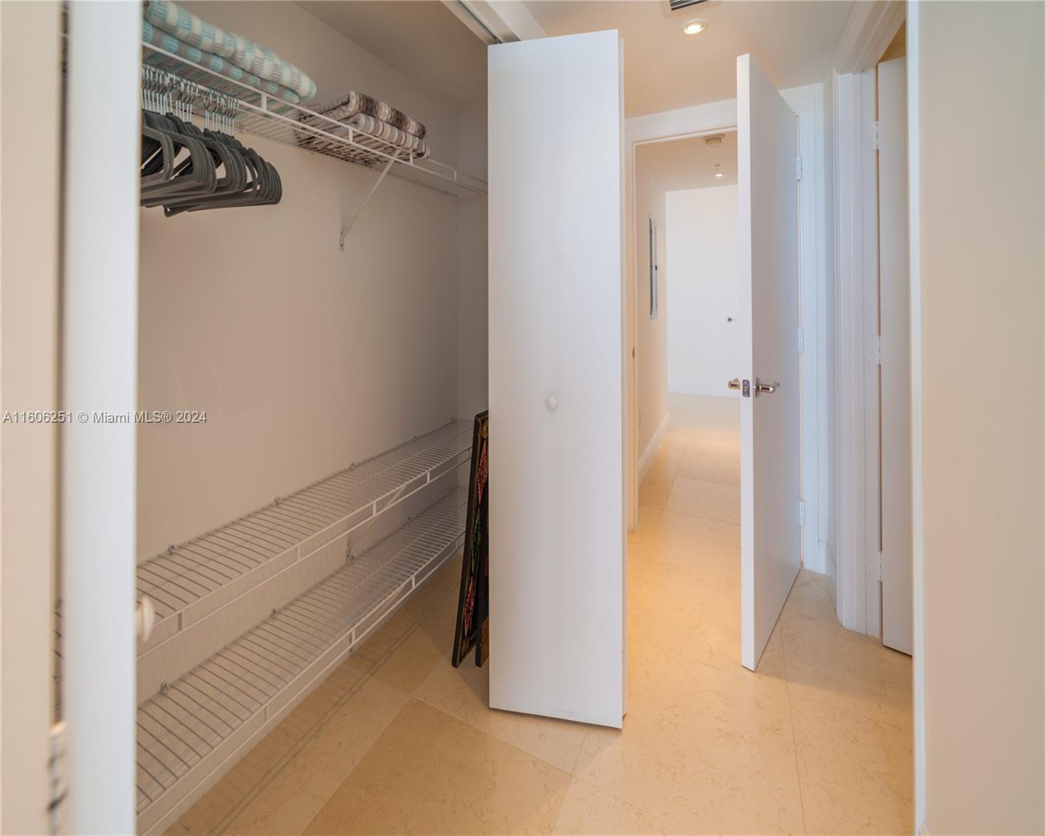 LA PERLA CONDO - Residential Lease