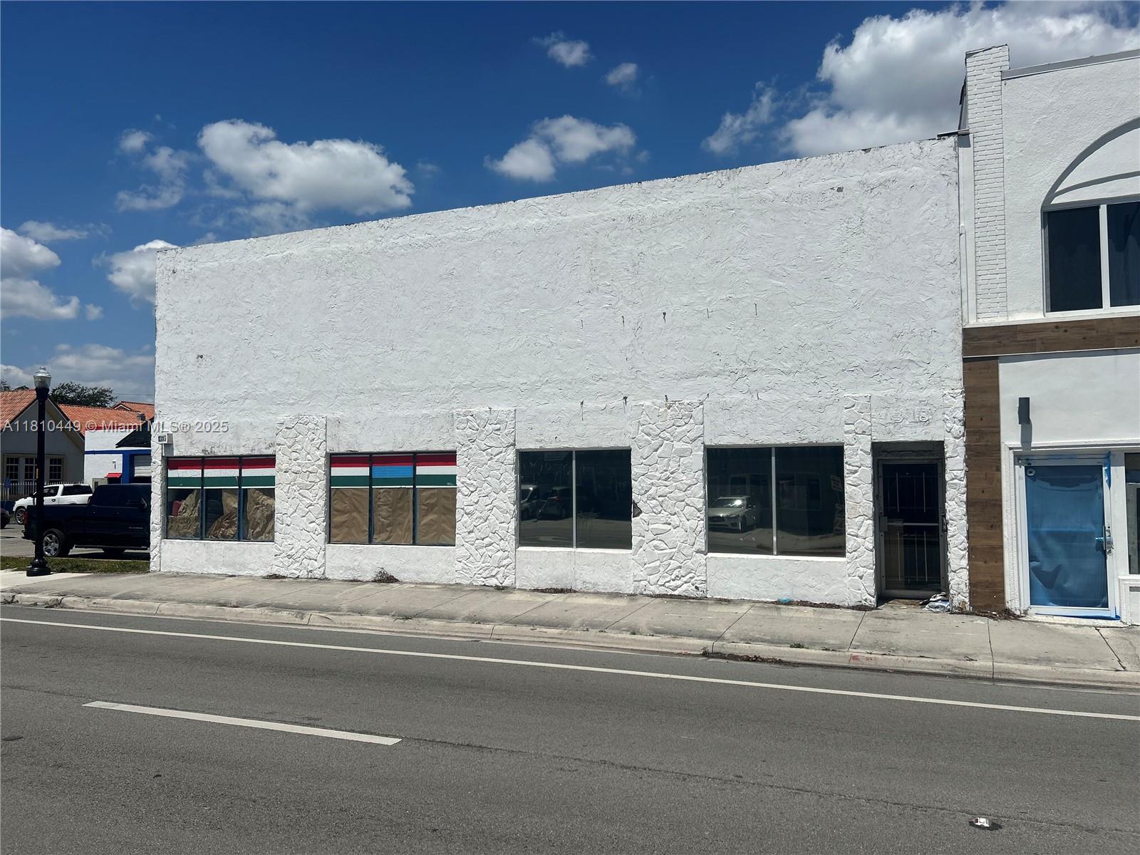 This retail space located directly on US1 in Hollywood, Florida, features a 2,800 SF building with a retail area, two restrooms and high ceilings. The property offers ample parking and direct frontage on US1, which has a daily traffic count of over 154,000 vehicles. Located just off Interstate 95 and A1A, this property falls under FH-2 zoning, allowing for a variety of uses, including retail, office, service, medical, museum, and art gallery spaces. It is within walking distance of many apartment buildings and is surrounded by some of the most popular retail co-tenants in the city. The property is also just seconds from Downtown Hollywood and Dania Beach and minutes from A1A.