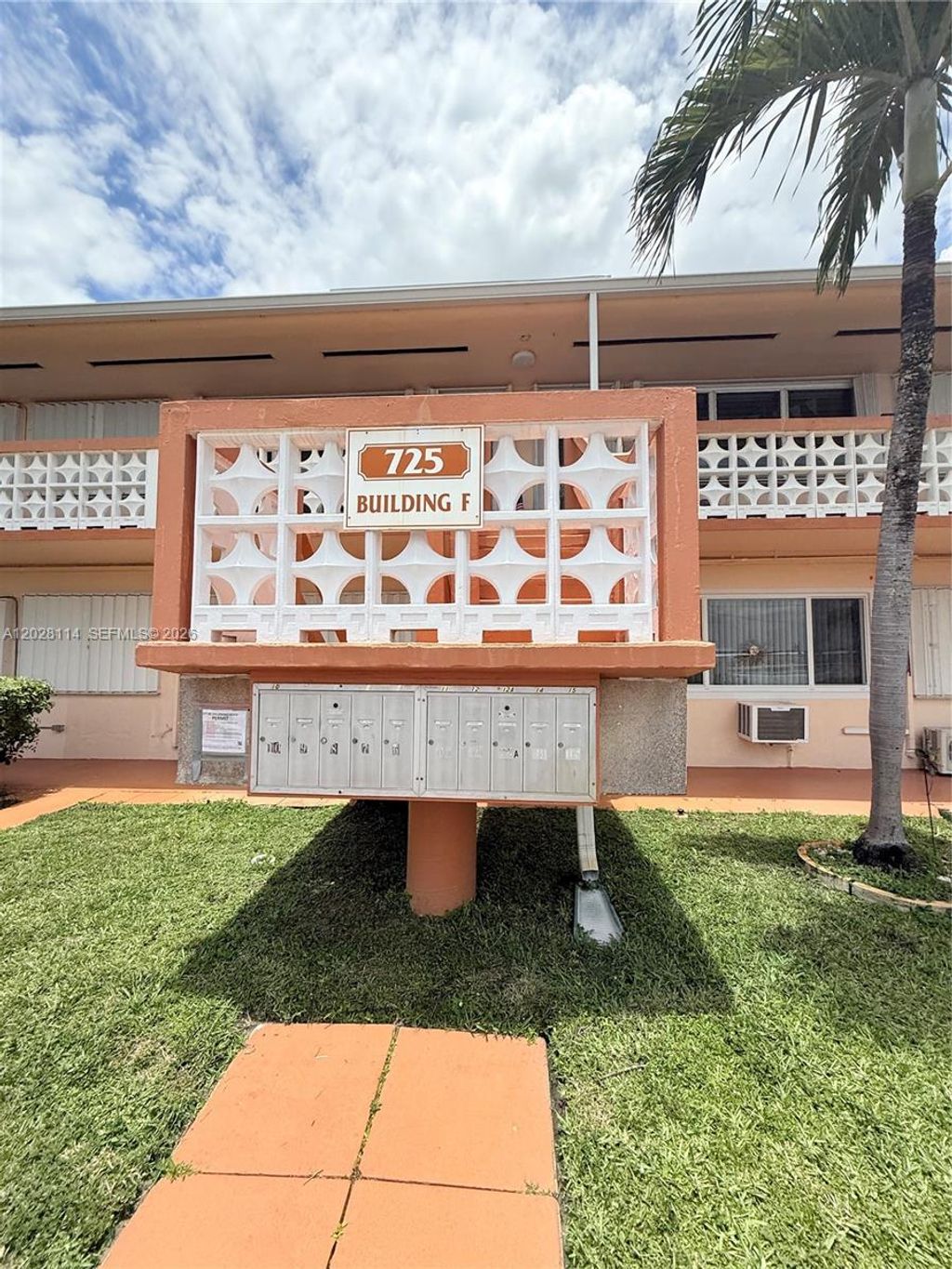 Photo of 725 SW 11 Ave #F8, Hallandale Beach, FL 33009 (MLS # A12028114)
