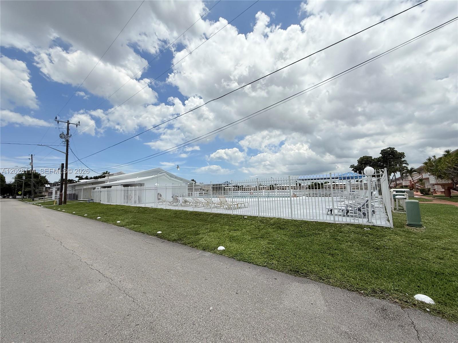 View photos, virtual tours, details... 725 SW 11 Ave F8