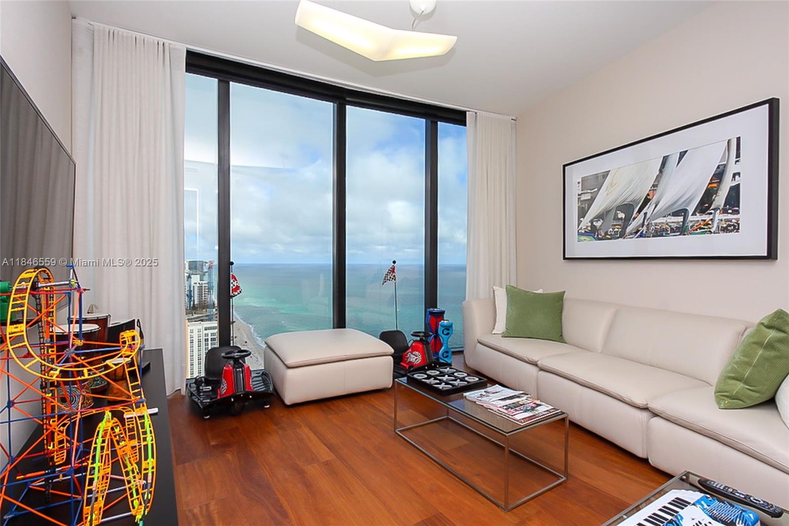 PORSCHE TOWER - Residential Lease