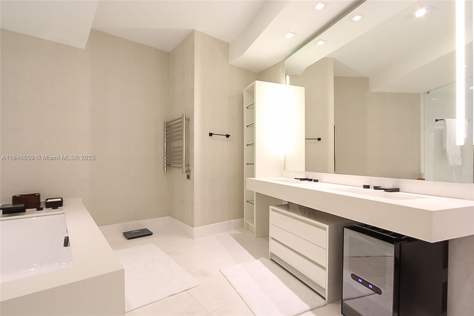 PORSCHE TOWER - Residential Lease