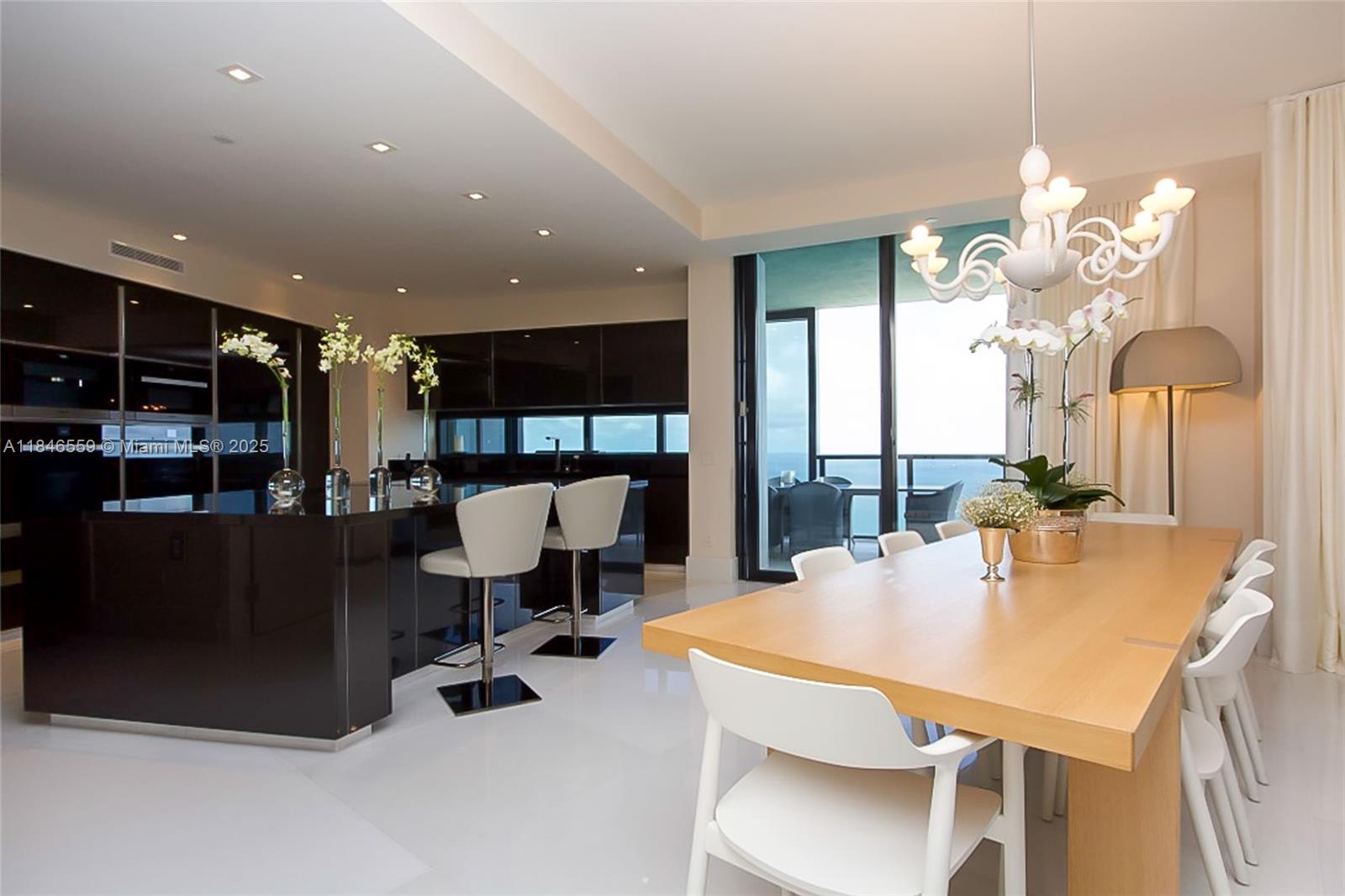 PORSCHE TOWER - Residential Lease