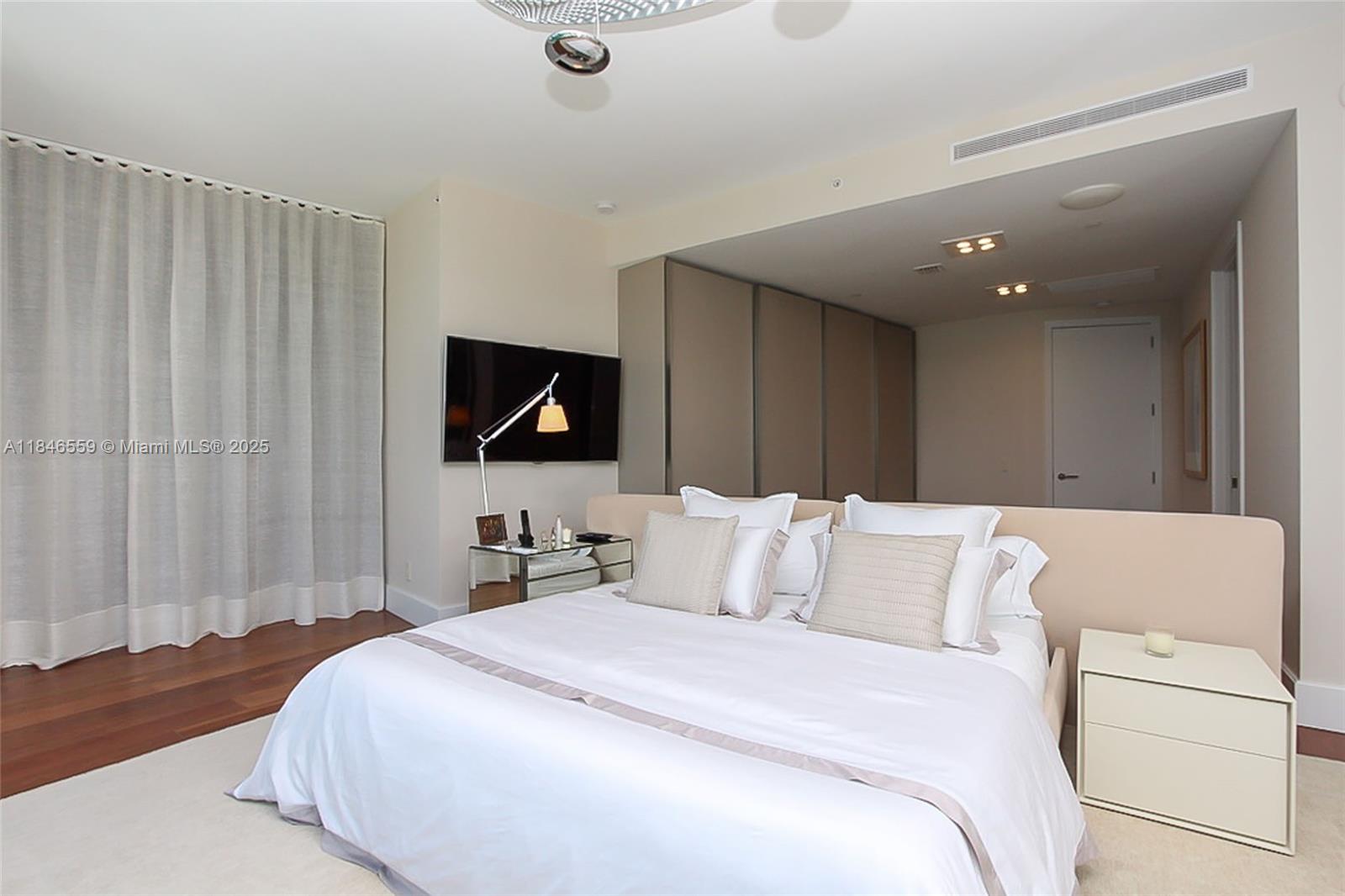 PORSCHE TOWER - Residential Lease