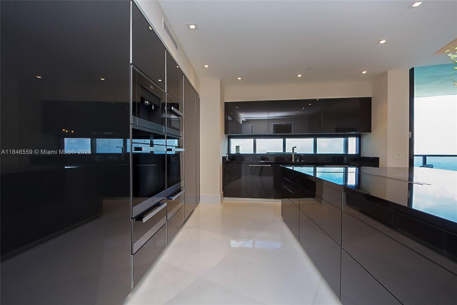 PORSCHE TOWER - Residential Lease