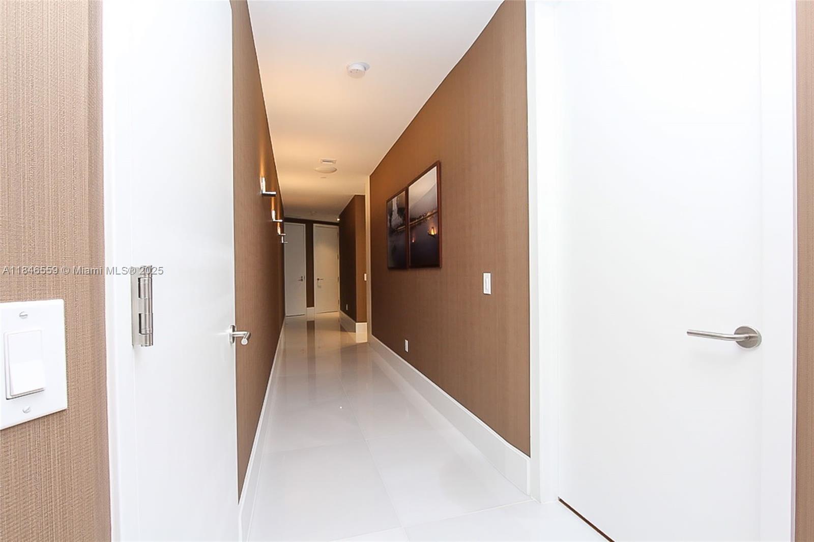 PORSCHE TOWER - Residential Lease