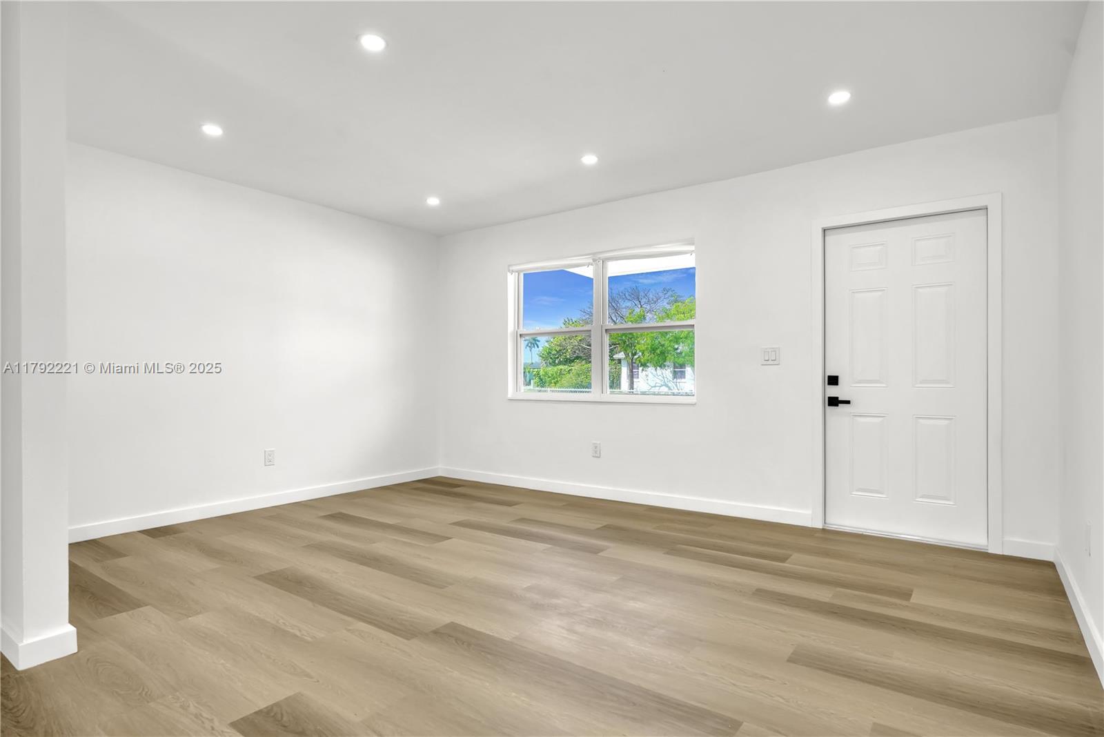 439 SW 17th Ter