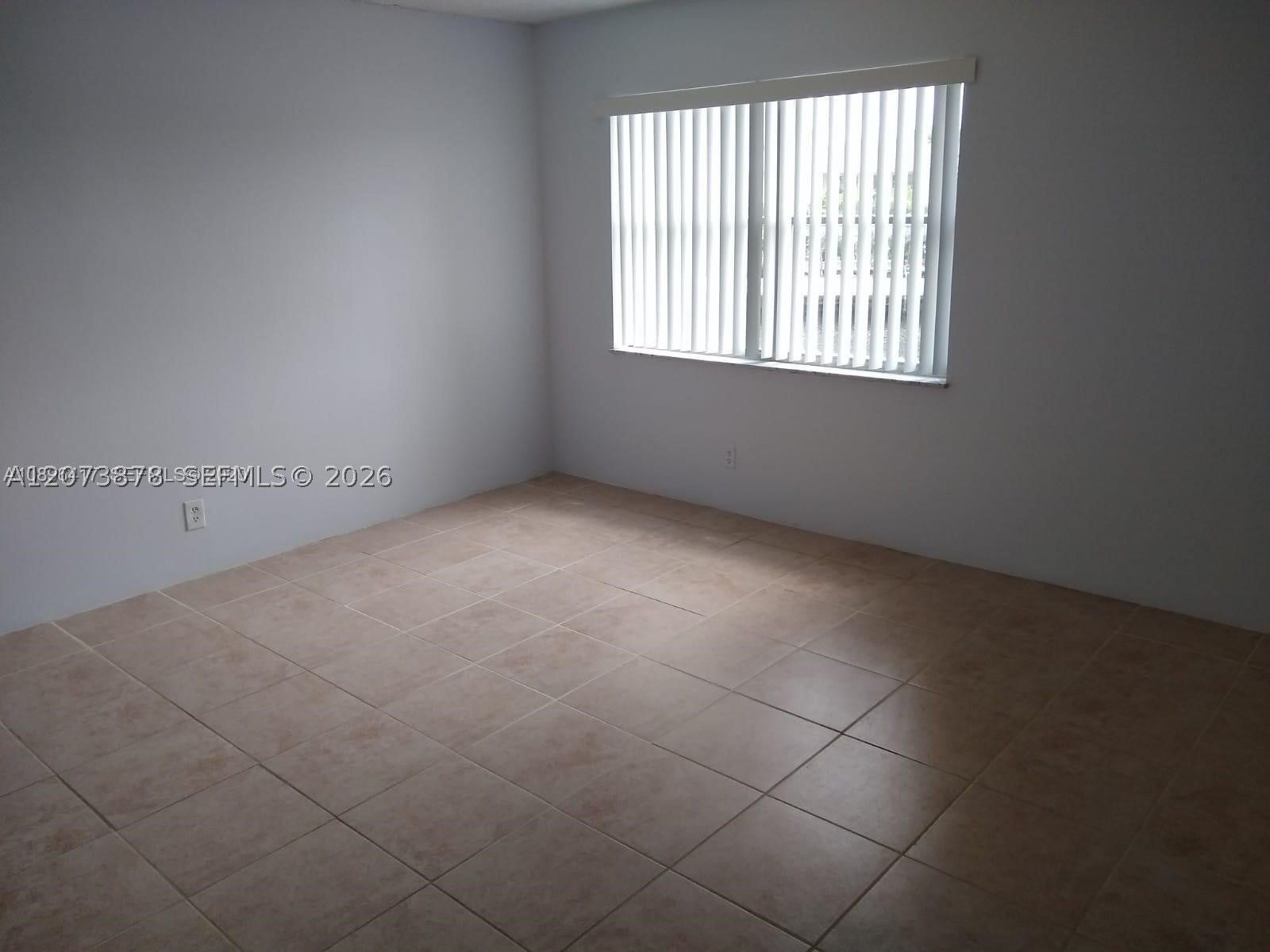401 Golden Isles Dr 211