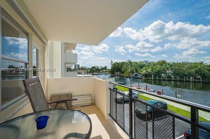 401 Golden Isles Dr 211, Hallandale Beach FL 33009