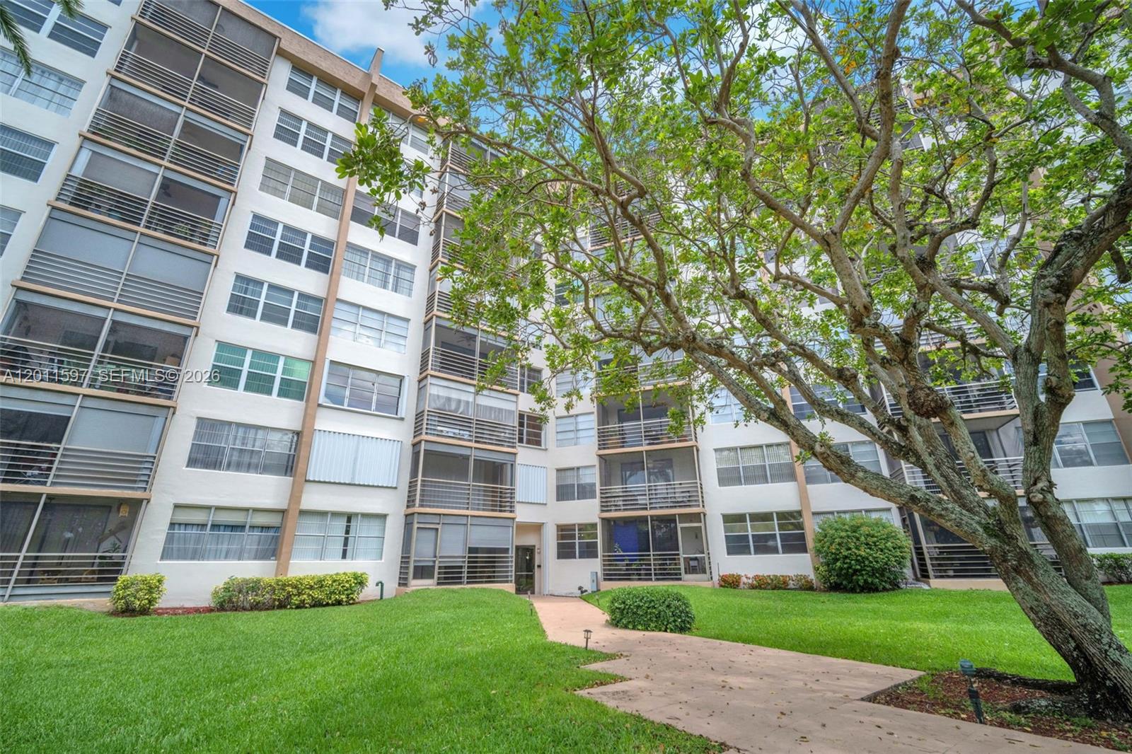 1200 Saint Charles Pl 415
