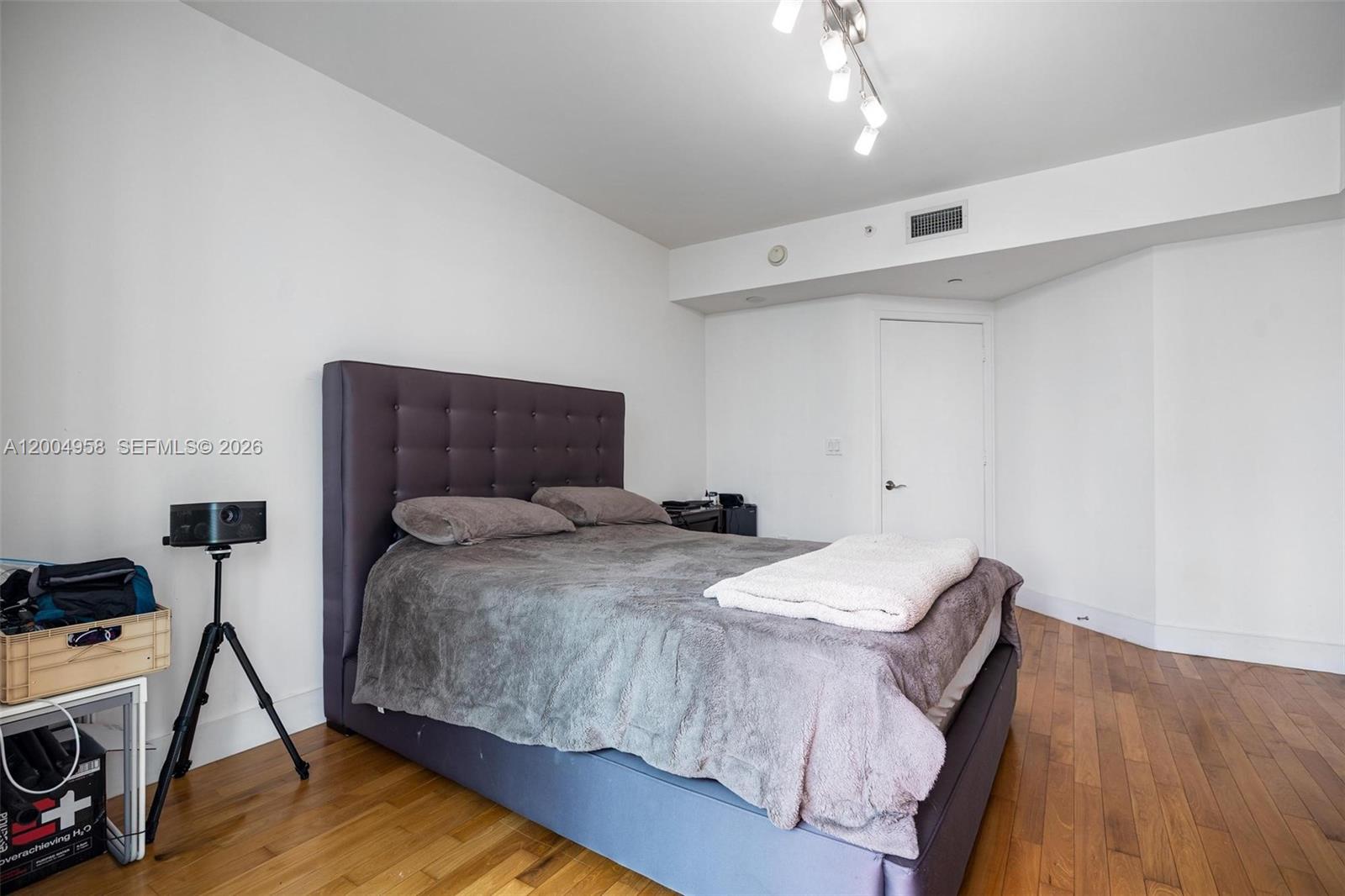 JADE RESIDENCES AT BRICKE - Residential