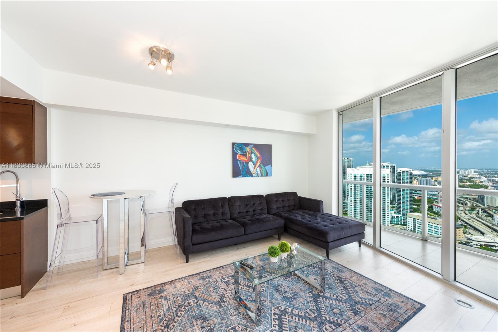 FULLY RENOVATED 1 BED/1 BATH WITH EXTRAORDINARY VIEWS OF MIAMI SKYLINE AND THE RIVER. EUROPEAN KITCHEN WITH TOP OF THE LINE APPLIANCES. LUXURY CONDO FULL SERVICE AND AMAZING AMENITIES. GREAT RESTAURANTS. EXCELLENT LOCATION ON BRICKELL AVE WALKING DISTANCE TO DOWNTOWN. MUST SEE!!! RENT ONE YEAR FURNISHED!!! Available September 16, 2025.