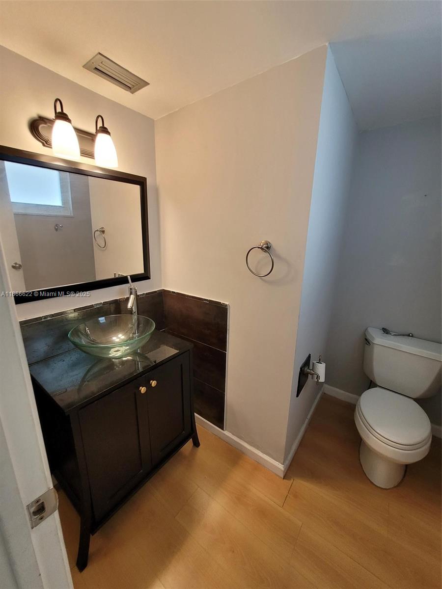 FIFTH MOORINGS CONDO - Residential