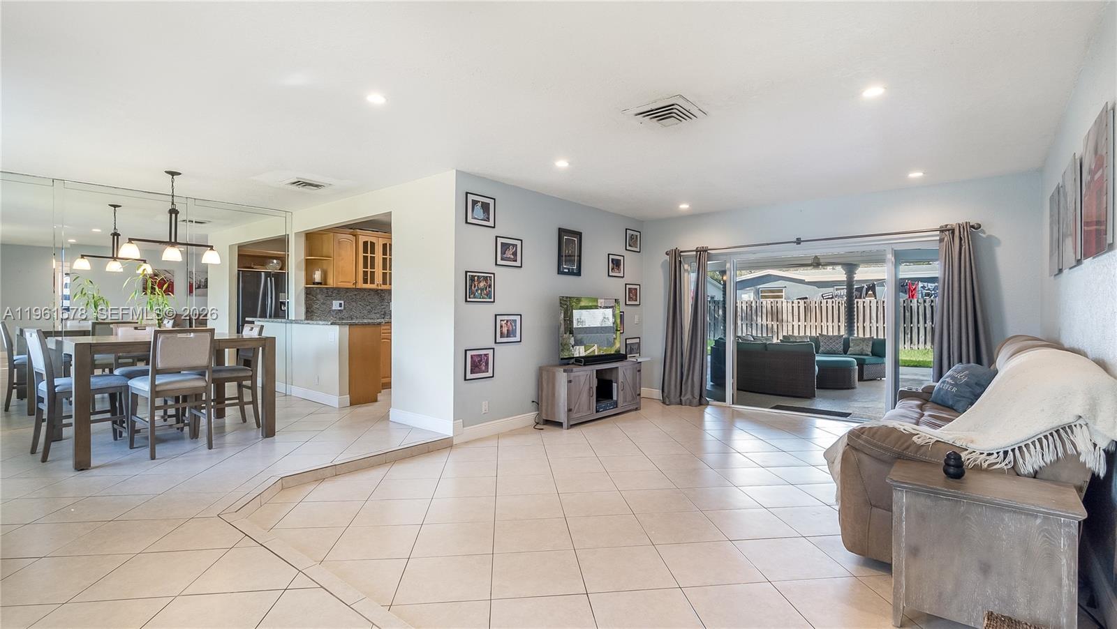 PASADENA LAKES SOUTH - Residential