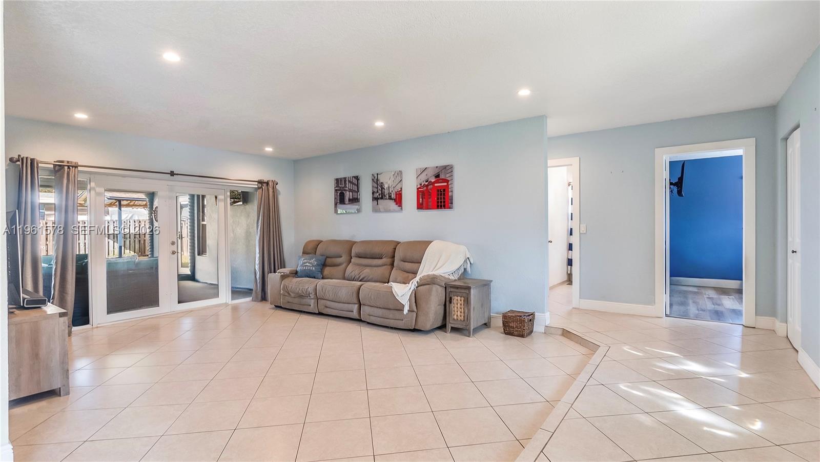 PASADENA LAKES SOUTH - Residential