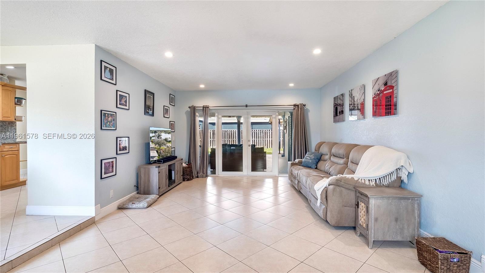 PASADENA LAKES SOUTH - Residential