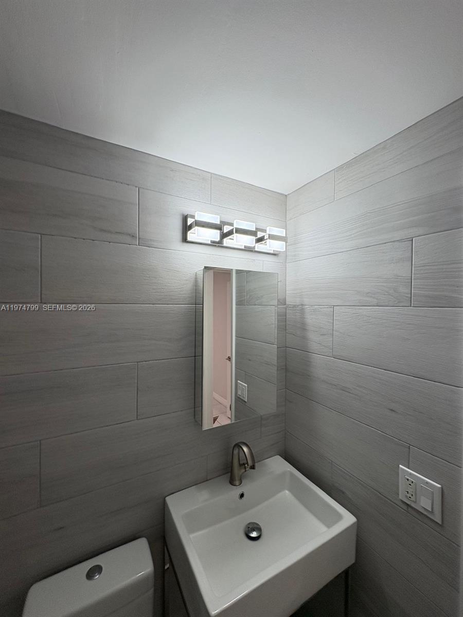 CORAL GABLES BILTMORE SEC - Residential Lease