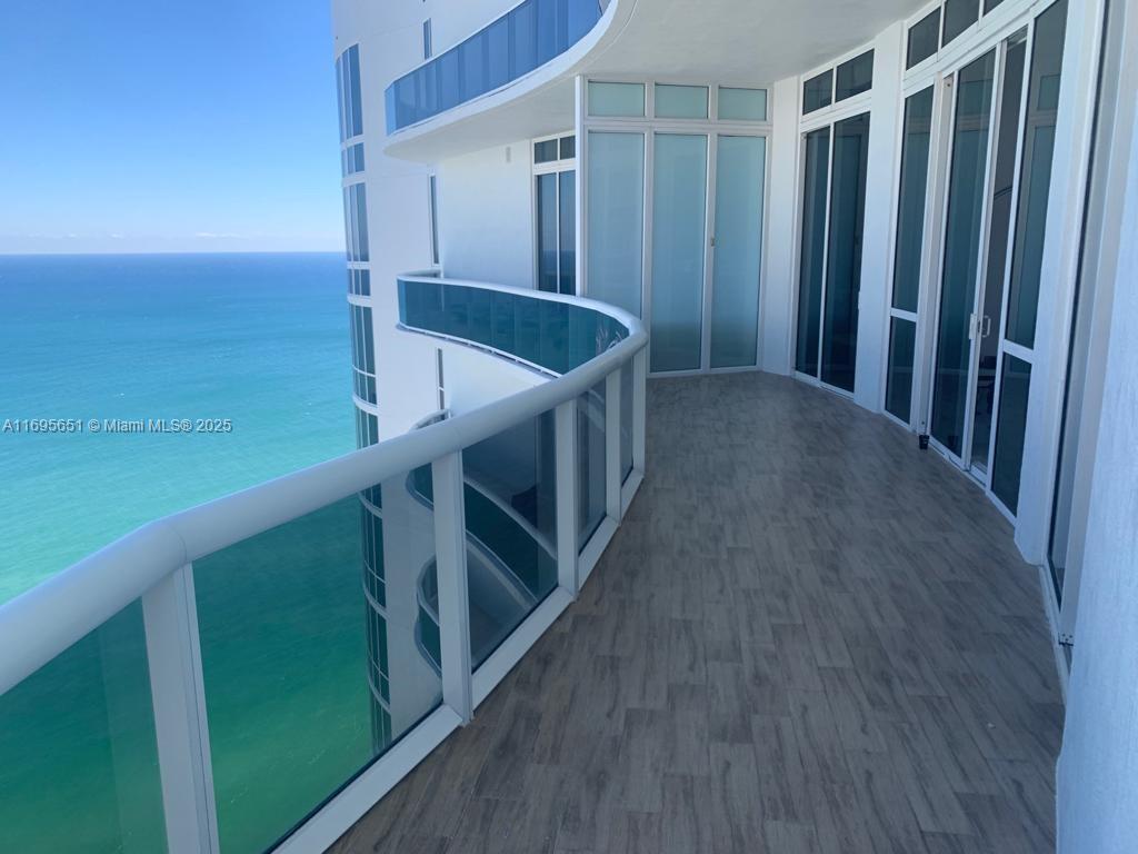 15811 Collins Ave 4203