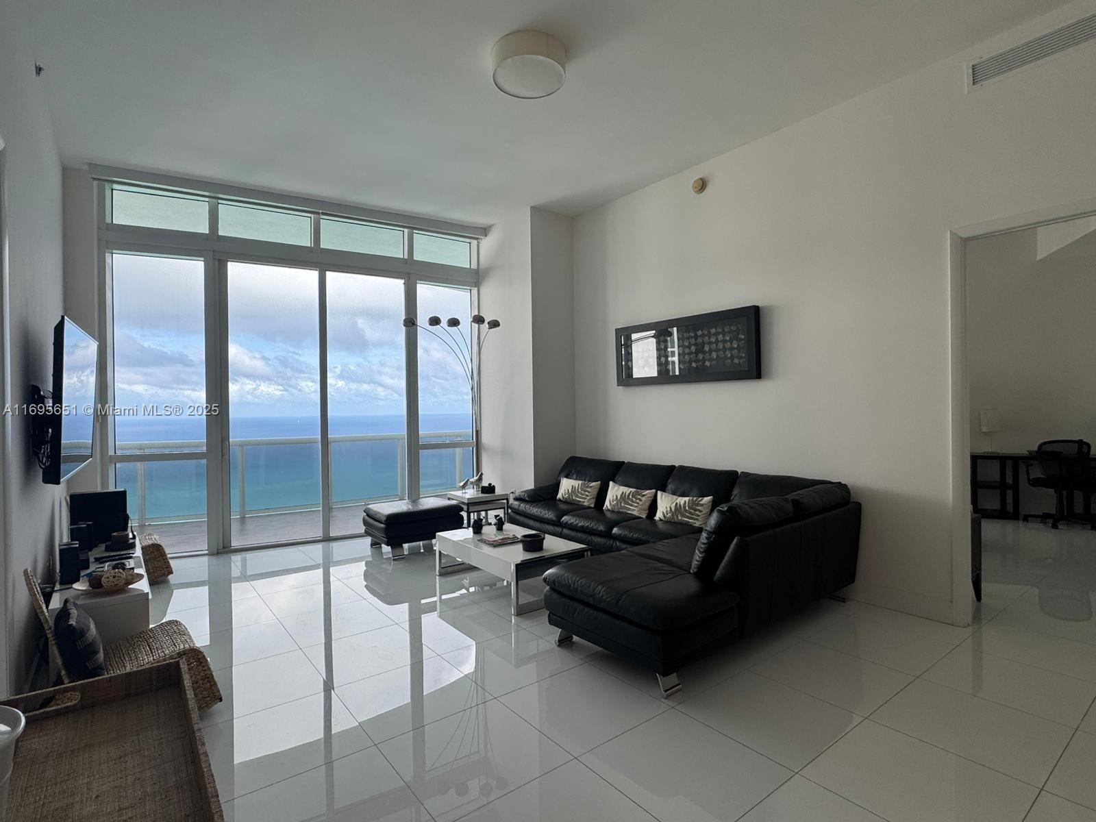 15811 Collins Ave 4203