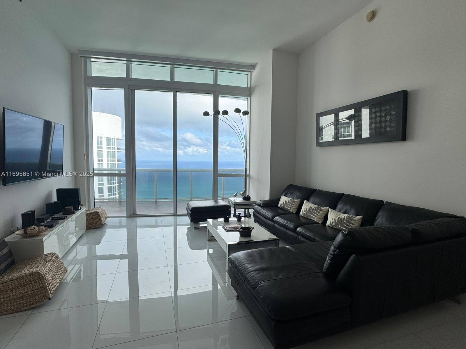 TDR TOWER III CONDO - Residential