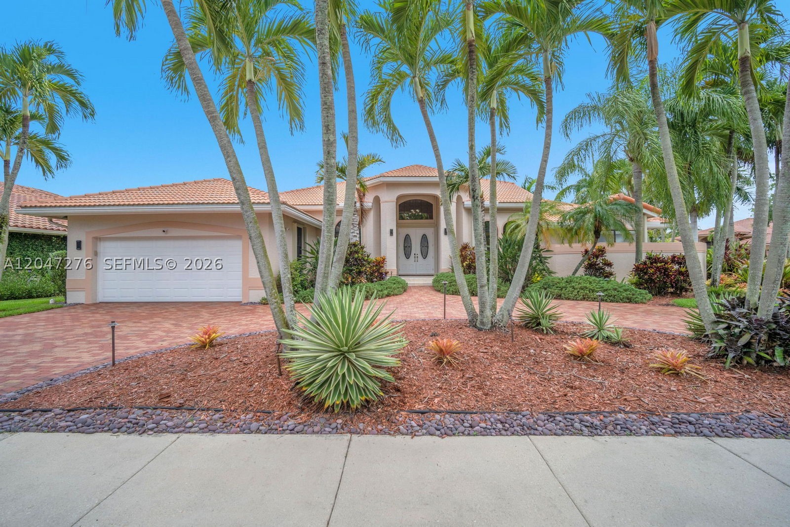392 Coconut Cir