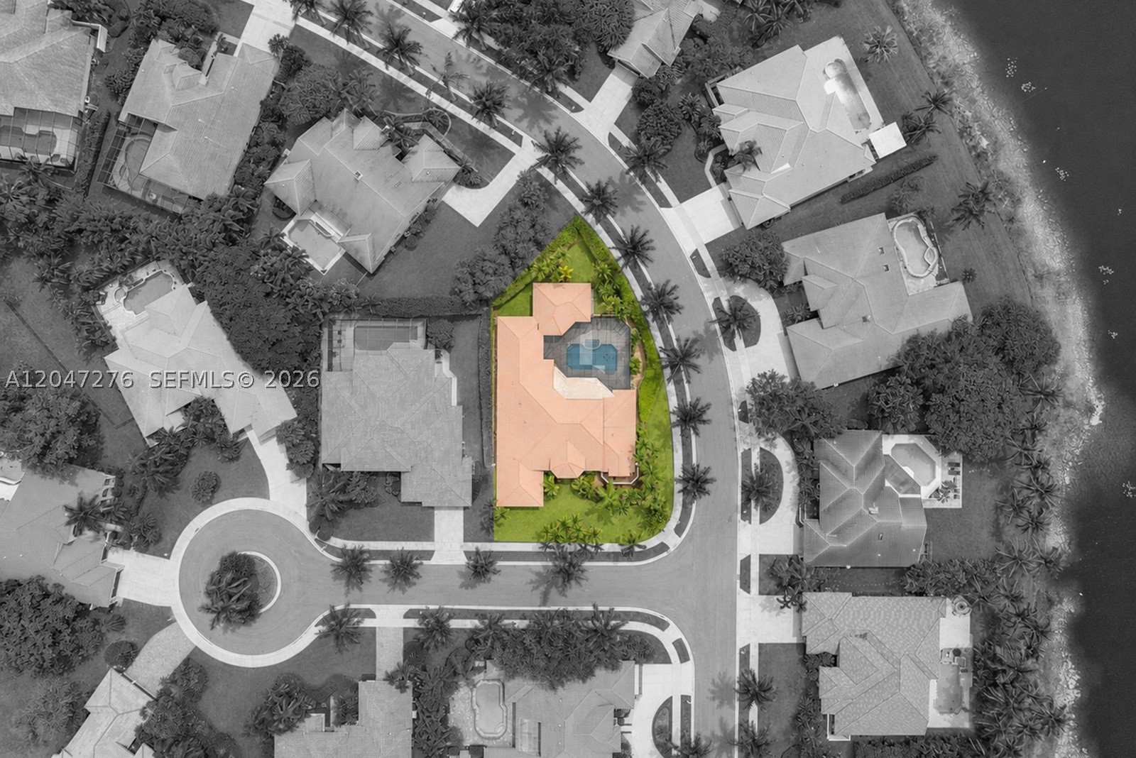 392 Coconut Cir - Image 1
