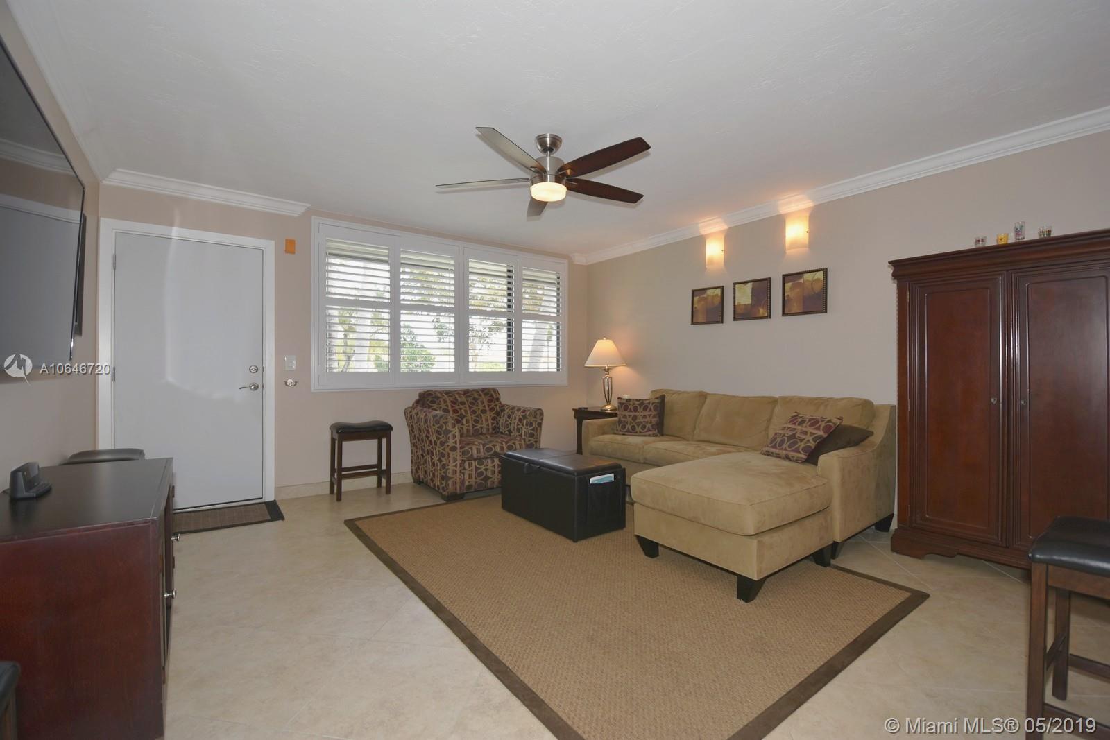 WOODS CONDO (THE) - Residential